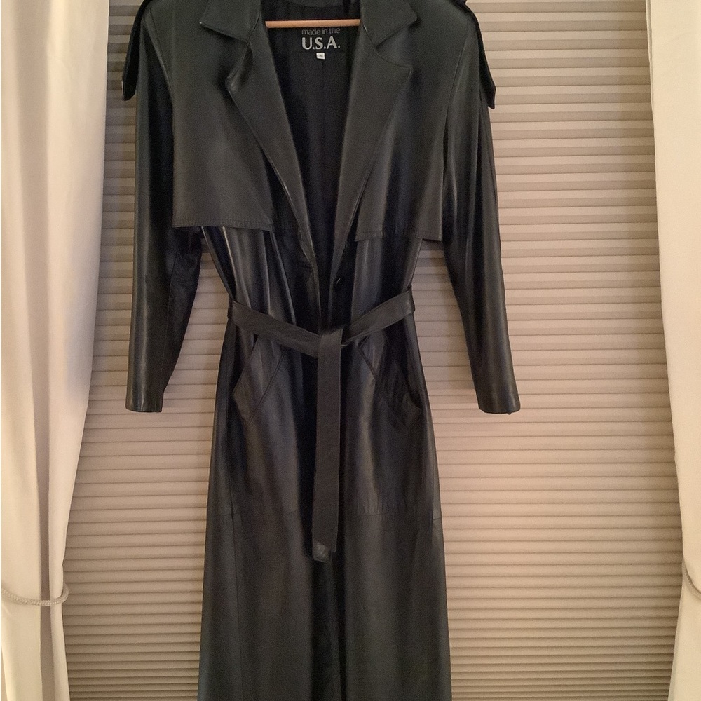A CLASSIC (KIM KARDASHIAN clone) Seen  daily. SHEEPSKIN soft leather TRENCH.